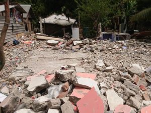Sengkarut Status Bencana Gempa NTB Sengkarut Status Bencana Gempa NTB