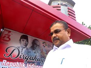 Bupati Karimun Diperiksa KPK Bupati Karimun Diperiksa KPK