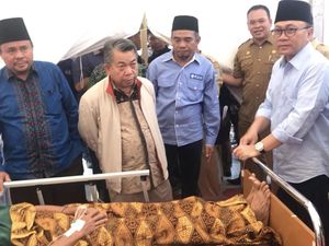 Kunjungi Lombok, Ketua MPR Tinjau Korban Gempa di Tenda Darurat