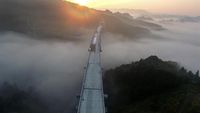 China Bangun Jembatan di Atas Awan