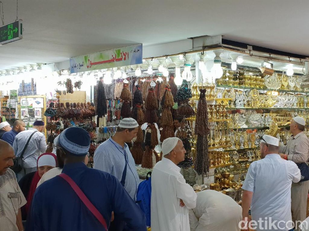 Jemaah Haji Mulai Berburu Oleh-oleh di Pasar Jafariyah Mekah