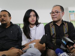 Pengacara Cabut Gugatan Cerai Yeslin Terhadap Delon, Ternyata...