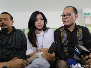 Pihak Yeslin Wang Sayangkan Delon Sering Mangkir Sidang Pihak Yeslin Wang Sayangkan Delon Sering Mangkir Sidang