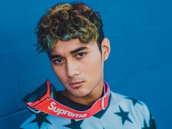 Selebgram yang Injak Bangku MRT Minta Maaf