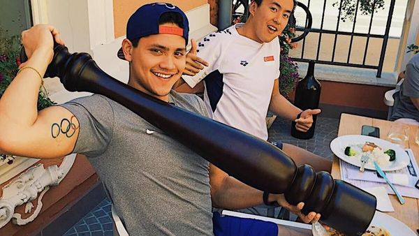 Begini Nih Gaya Kulineran Joseph Schooling, Atlet Renang Singapura yang Menawan