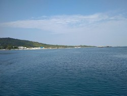 Manjakan Mata dengan Birunya Laut Karimunjawa