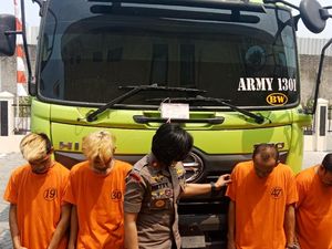 Gelapkan Dump Truck dari Jakarta, 5 Orang Diringkus Polisi