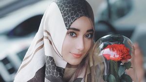 Inspirasi Gaya Hijab Menutup Dada Ala Syaira, Putri Cindy Fatika Sari