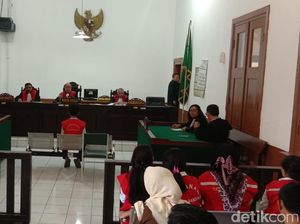Pemeran dan Ortu Anak Video Porno Bandung Divonis 3 Tahun Pemeran dan Ortu Anak Video Porno Bandung Divonis 3 Tahun