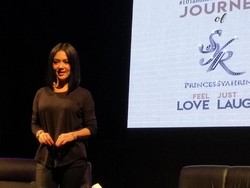 Konser, Syahrini Bakal Kenakan Headpiece Terbesar di Dunia