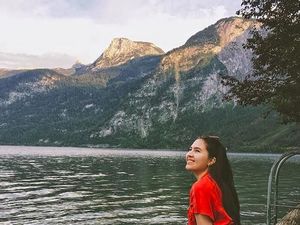 Foto: Olivia Jensen & Pegunungan Austria yang Cantik