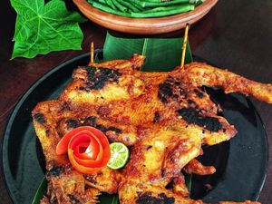 Mantul! Bumbu Ayam Pelecingan khas Lombok Ini Juara Deh!