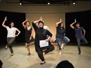 Teatrikal Dadakan Reza Rahadian dan Sita Nursanti di White Rabbit Red Rabbit Teatrikal Dadakan Reza Rahadian dan Sita Nursanti di White Rabbit Red Rabbit