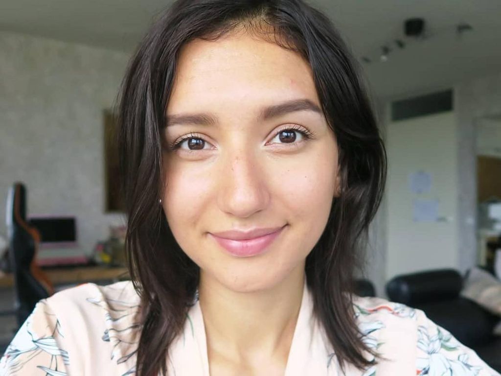 Potret Vlogger yang Kontroversial karena Makin Cantik Pasca Stop Jadi Vegan Potret Vlogger yang Kontroversial karena Makin Cantik Pasca Stop Jadi Vegan