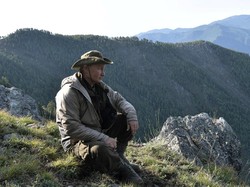 Sebelum Rapat, Putin Mendaki Gunung Siberia Bersama Para Pejabat