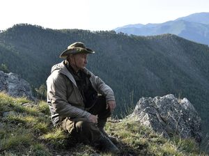 Sebelum Rapat, Putin Mendaki Gunung Siberia Bersama Para Pejabat Sebelum Rapat, Putin Mendaki Gunung Siberia Bersama Para Pejabat