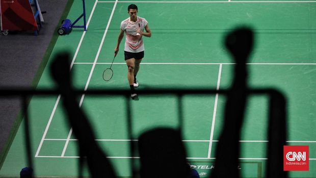 Istora Senayan masih belum cukup menampung animo penggemar bulutangkis Indonesia.