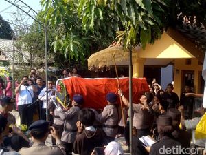 Penyerang Polantas di Cirebon Salah Satunya Penjual Gorengan Penyerang Polantas di Cirebon Salah Satunya Penjual Gorengan