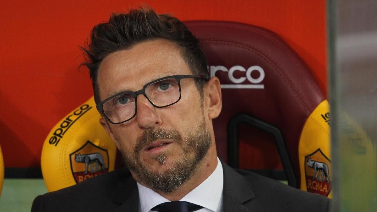 Eusebio Di Francesco gemas dengan mengendurnya performa AS Roma saat lawan Atalanta. (Foto: Paolo Bruno/Getty Images)