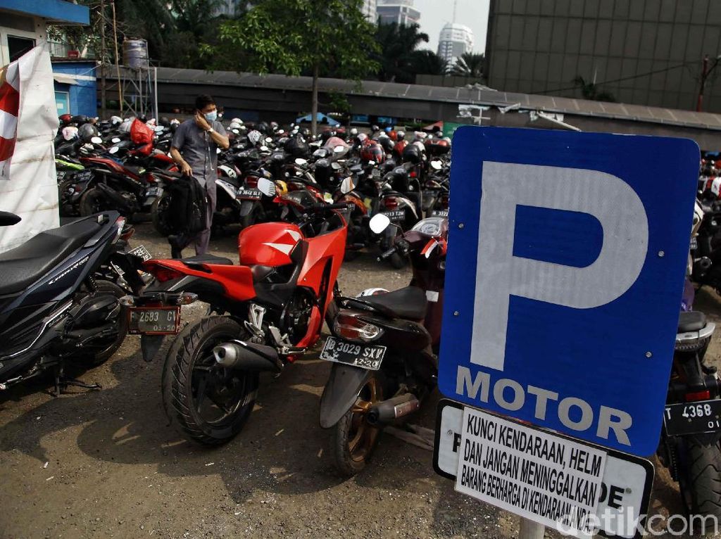 Pemprov DKI Kaji Rencana Kenaikan Tarif Parkir Pemprov DKI Kaji Rencana Kenaikan Tarif Parkir