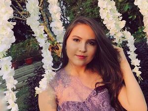 10 Fakta Olivia Jensen, Artis yang Viral karena Lempar Bendera Merah Putih 10 Fakta Olivia Jensen, Artis yang Viral karena Lempar Bendera Merah Putih