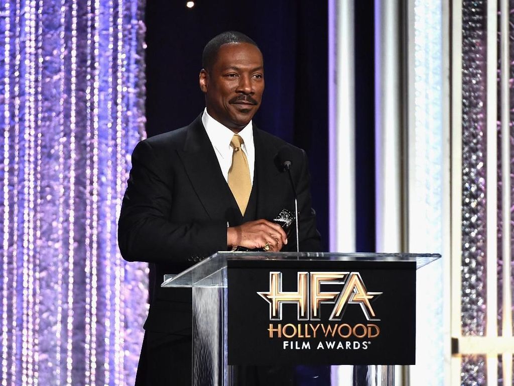 Eddie Murphy akan Dikaruniai Anak ke-10 dari Kekasih Lebih Muda 18 Tahun Eddie Murphy akan Dikaruniai Anak ke-10 dari Kekasih Lebih Muda 18 Tahun