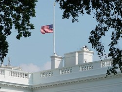 McCain Wafat, Gedung Putih Kibarkan Bendera Setengah Tiang Lagi