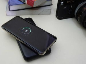 Acmic Rilis Power Bank Wireless Charging 10.000 mAh Acmic Rilis Power Bank Wireless Charging 10.000 mAh