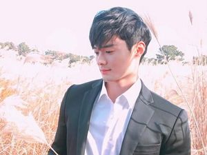 Foto: Gaya Traveling Mister International yang Tampan & Atletis