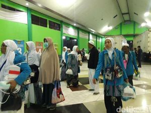 Alhamdulillah, Kloter Pertama Embarkasi Surabaya Tiba Alhamdulillah, Kloter Pertama Embarkasi Surabaya Tiba