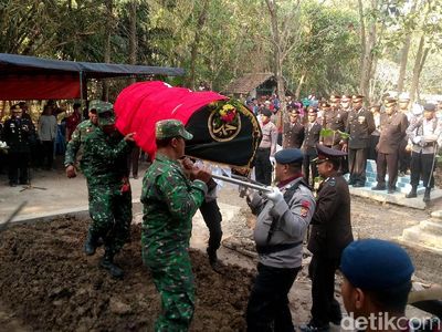 Polantas Korban Penembakan di Tol Mertapada Dimakamkan