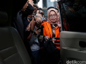 Eni Minta Bantuan untuk Suami di Pilkada: Pak Kotjo Beri Rp 2 M Eni Minta Bantuan untuk Suami di Pilkada: Pak Kotjo Beri Rp 2 M