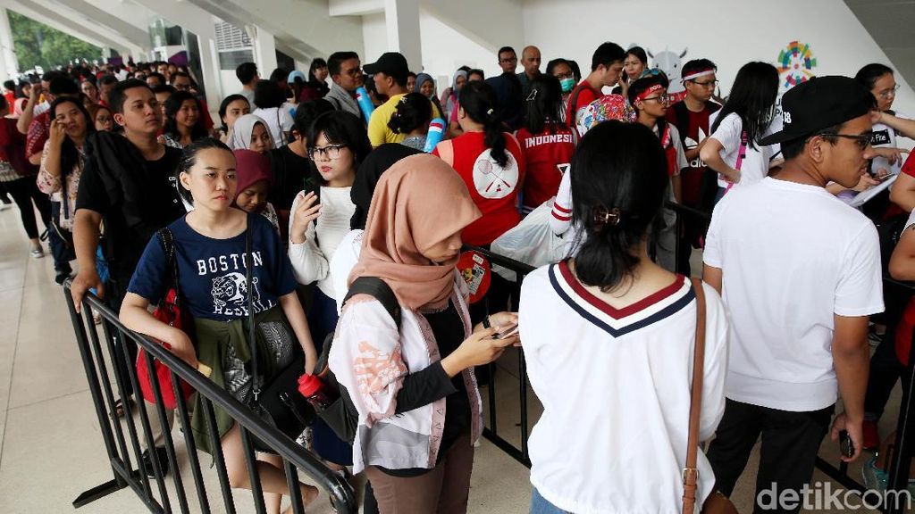 Antusias Penonton Jelang Final Bulutangkis Antusias Penonton Jelang Final Bulutangkis