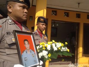 Polantas Jabar Ipda Dodon Tewas, Ayah: Anak Saya Ditembak 7 Kali Polantas Jabar Ipda Dodon Tewas, Ayah: Anak Saya Ditembak 7 Kali