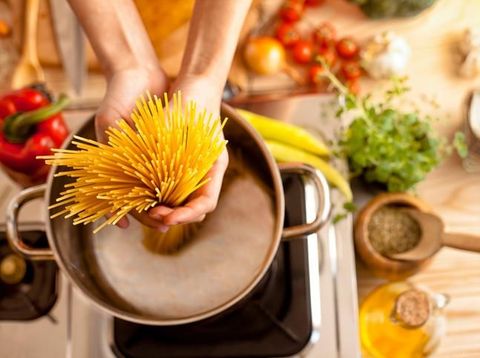 Yuk, Bikin Spaghetti Aglio Olio yang Praktis Buat Sarapan!