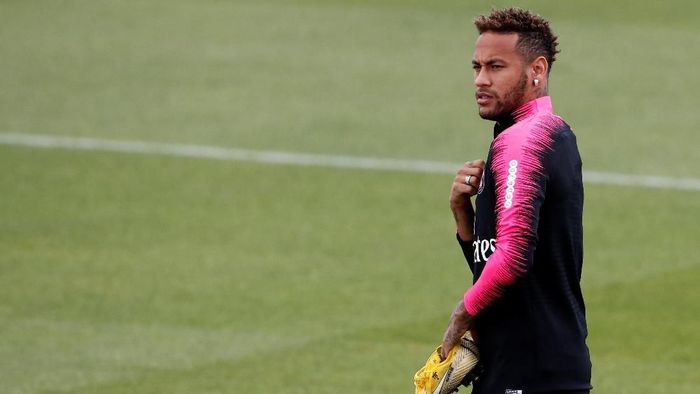 Neymar sudah cukup lama dikait-kaitkan dengan Real Madrid (Foto: Christian Hartmann/Reuters) Neymar sudah cukup lama dikait-kaitkan dengan Real Madrid (Foto: Christian Hartmann/Reuters)