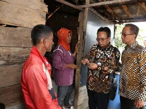 AGK Diteriaki Warga Saat Blusukan di Batam: Menteri Ganteng!