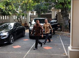 Moeldoko Hadiri Rapat Timses Jokowi-Maruf di Posko Cemara Moeldoko Hadiri Rapat Timses Jokowi-Maruf di Posko Cemara