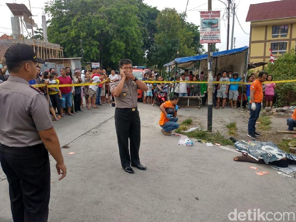 Polisi Temukan Pisau di Dekat Mayat Bersimbah Darah di Semarang Polisi Temukan Pisau di Dekat Mayat Bersimbah Darah di Semarang