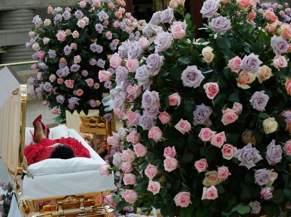Fans Beri Penghormatan Terakhir untuk Aretha Franklin di Gereja Fans Beri Penghormatan Terakhir untuk Aretha Franklin di Gereja