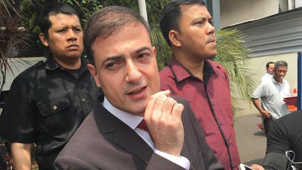Sam Aliano melaporkan Nikita Mirzani