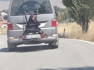 Ikat Putrinya di Belakang Mobil, Pria Turki Ditangkap Polisi