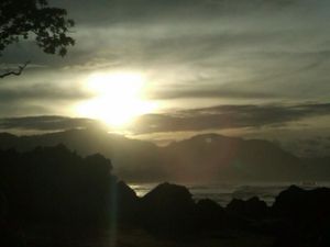 Berburu Sunrise Ciamik Pantai Pelabuhan Ratu
