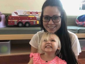 Leher Kena Pecahan Gelas, Badan Balita Ini Lumpuh Sebagian