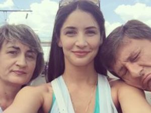 Potret Bahagia Pevoli Cantik Kristina Karapetyan Bersama Keluarga