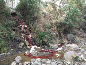 Duh, Air Sungai Berubah Jadi Merah Darah karena Tercemar Limbah Duh, Air Sungai Berubah Jadi Merah Darah karena Tercemar Limbah