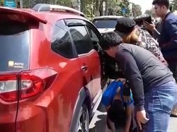 Pembobol Kartu Kredit Miliaran Rupiah Ditangkap di Tempat Karaoke