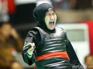 Pipiet Kamelia Sumbang Emas ke-12 dari Pencak Silat