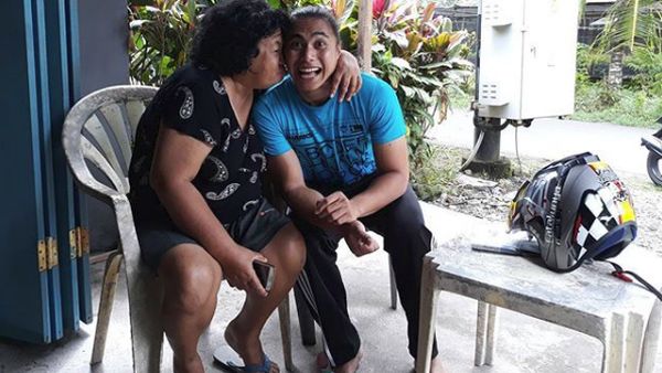 Momen Hangat Aprilia Manganang Bersama sang Bunda