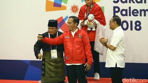 Melihat Lebih Dekat Kemesraan Jokowi-Prabowo di Arena Pencak Silat